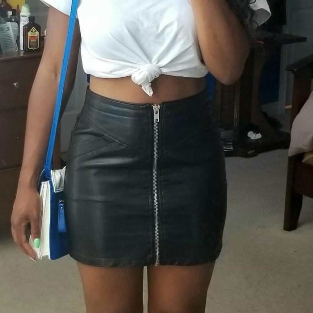 Black Leather Mini Skirt💫
